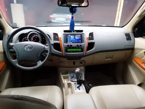 HILUX SW4 3.0 SRV 4X4 7 Lugares 16V Turbo Intercooler