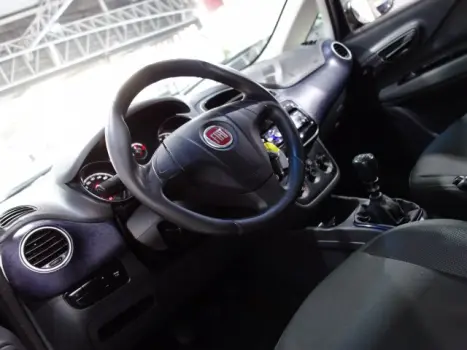 PUNTO - 1.4 ATTRACTIVE 8V 4P MANUAL