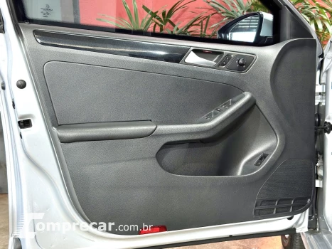 JETTA 2.0 TSI HIGHLINE 211CV GASOLINA 4P TIPTRONIC