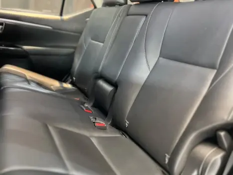 HILUX SW4 - 2.8 D-4D TURBO SRX 7L 4X4 AUTOMÁTICO