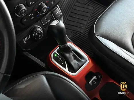 RENEGADE - 2.0 16V TURBO TRAILHAWK 4P 4X4 AUTOMÁTICO