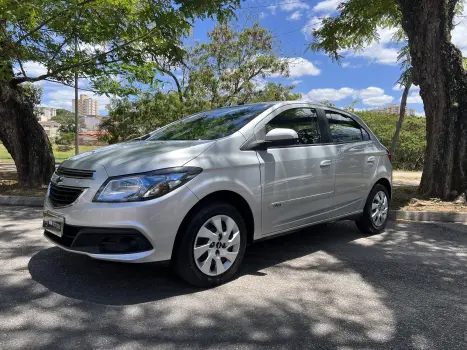 CHEVROLET ONIX 4 portas