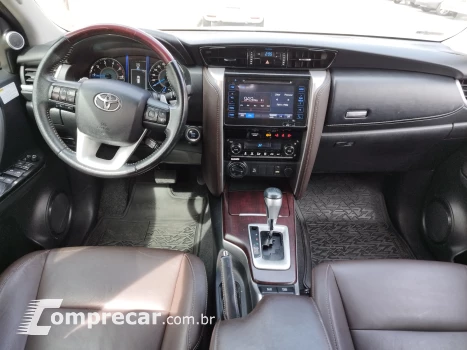 HILUX 2.8 SW4 4X4 8V