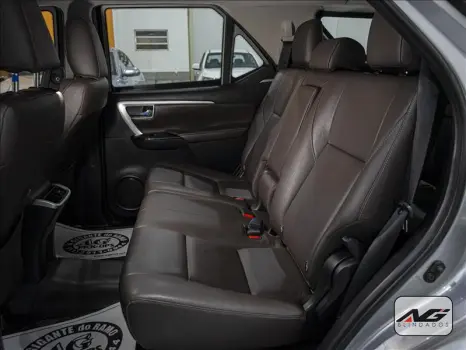 HILUX SW4 2.7 SRV 7 Lugares 4X2 16V