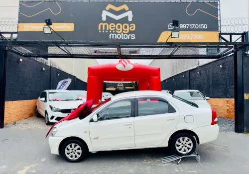 Toyota ETIOS 1.5 XS Sedan 16V 4 portas