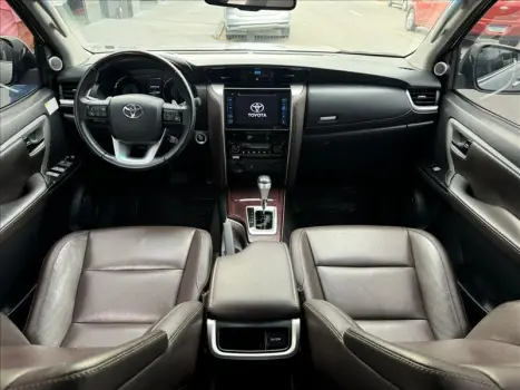 HILUX SW4 2.8 SRX 4X4 7 Lugares 16V Turbo Intercooler