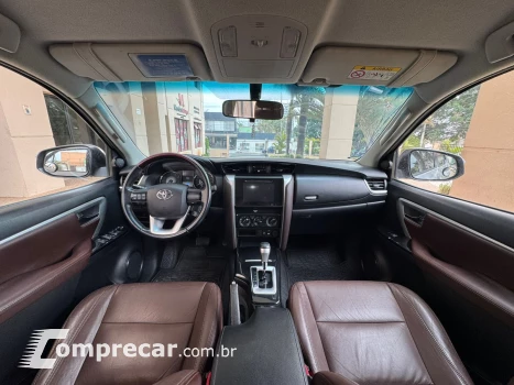 HILUX SW4 2.7 SR 4X2 7 Lugares 16V