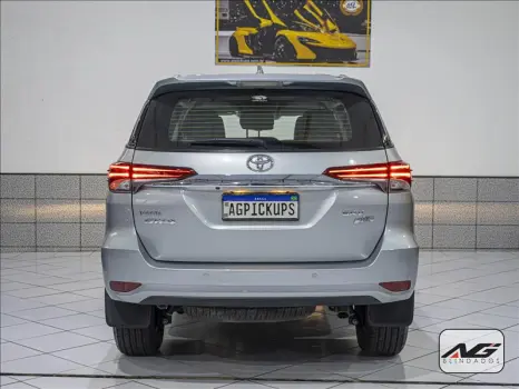 HILUX SW4 2.7 SRV 7 Lugares 4X2 16V