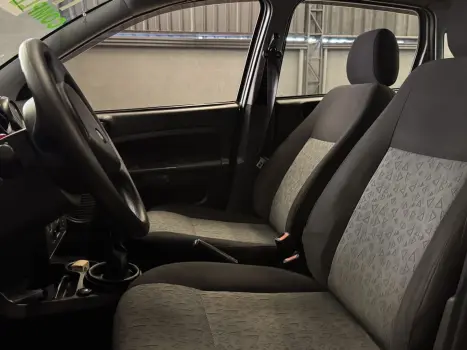 Fiesta 1.6 Rocam Sedan 8V Flex 4P Manual