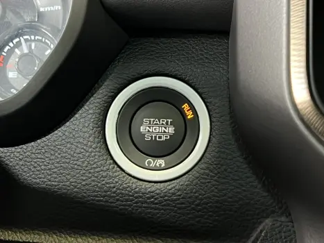 1500 5.7 V8 GASOLINA REBEL CD 4X4 AUTOMÁTICO