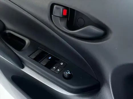 YARIS 1.5 16V FLEX SEDAN XL LIVE MULTIDRIVE