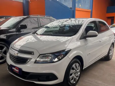 CHEVROLET ONIX - 1.4 MPFI LT 8V 4P MANUAL 4 portas