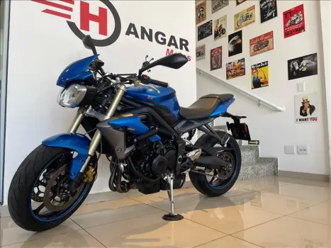 STREET TRIPLE 675