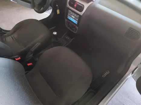 CORSA 1.4 MPFI Premium Sedan 8V