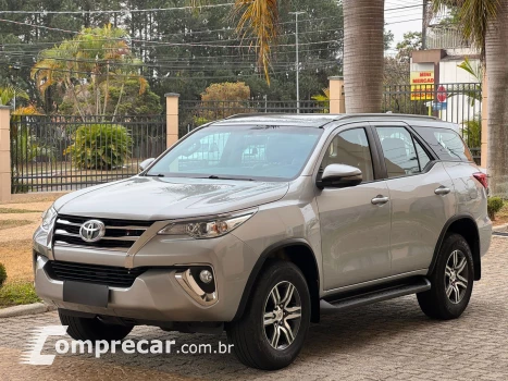 HILUX SW4 2.7 SR 4X2 7 Lugares 16V