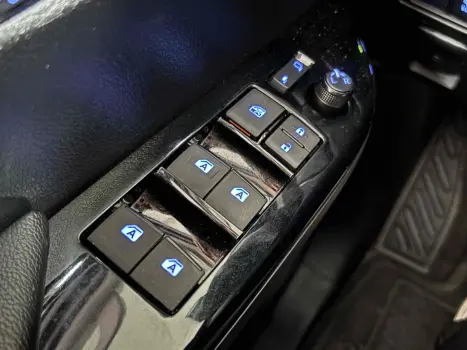 HILUX 2.8 D-4D TURBO DIESEL CD SRX PLUS 4X4 AUTOMÁTICO