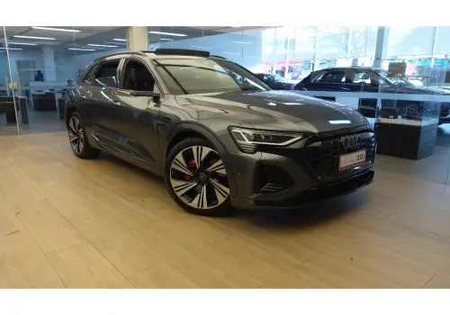 Audi Q8 E-TRON 55 ELÉTRICO PERFORMANCE BLACK QUATTRO 4 portas