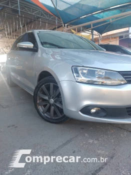 Volkswagen JETTA 2.0 Comfortline 120cv 4 portas
