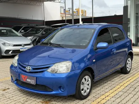 Toyota ETIOS HATCH - 1.3 XS 16V 4P MANUAL 4 portas