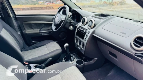 FIESTA 1.6 MPI Class Hatch 8V