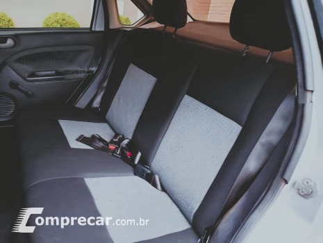 FIESTA 1.6 MPI Class Sedan 8V