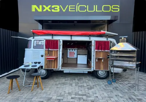 Volkswagen KOMBI 1.6 FURGÃO 8V GASOLINA 3P MANUAL 3 portas