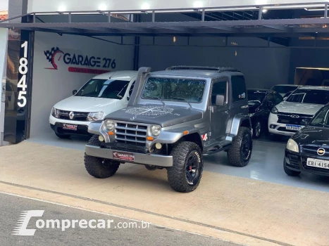 T-4 4x4 3.0 TB Int. Cap. Rígida Diesel