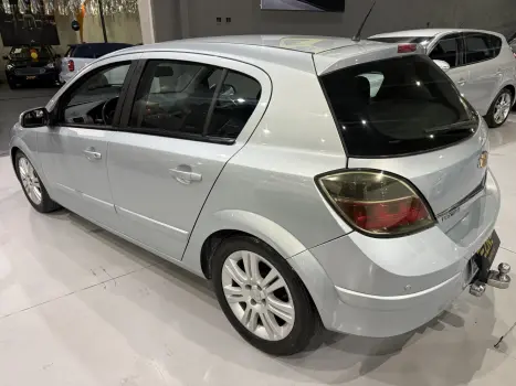 VECTRA 2.0 MPFI GT HATCH 8V FLEX 4P MANUAL