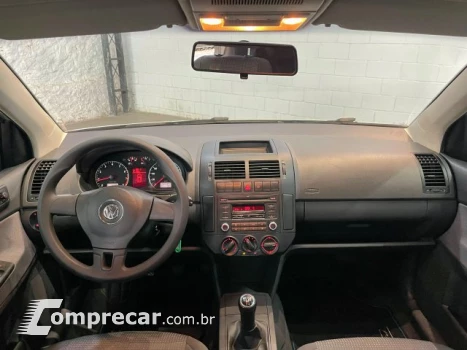 POLO SEDAN - 1.6 MI COMFORTLINE 8V 4P MANUAL